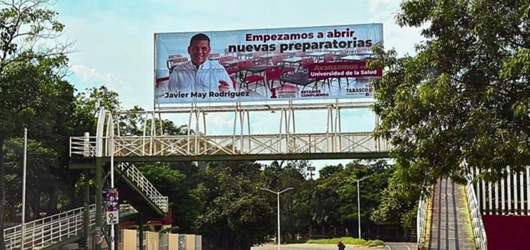 Espectaculares en puentes peatonales en Av. Gregorio Méndez