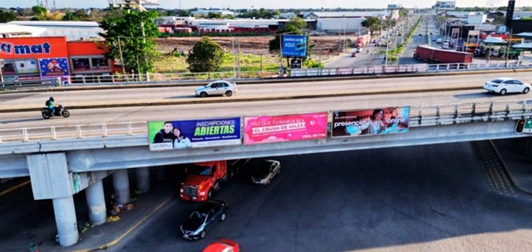 Espectaculares en puentes en Europlaza